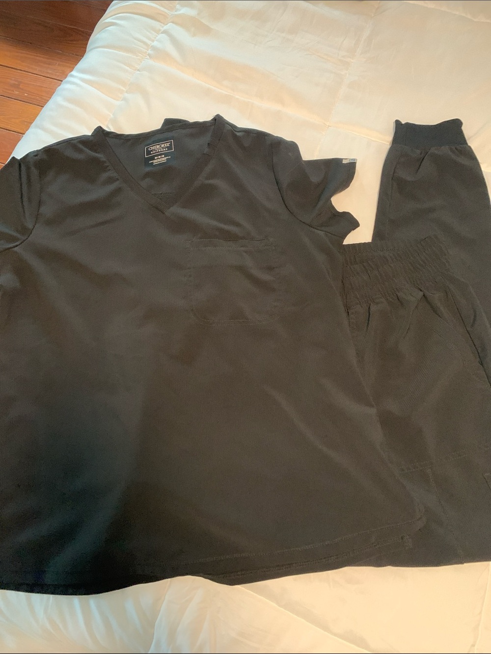 Cherokee Black Women's Scrub Set V‑Neck Top & Elastic Waist Pants